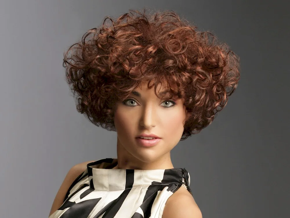 Session haircut for wavy hair