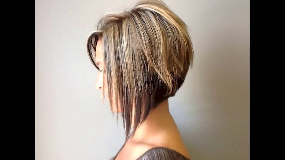 Gradirovannoe Bobo-Kare haircut