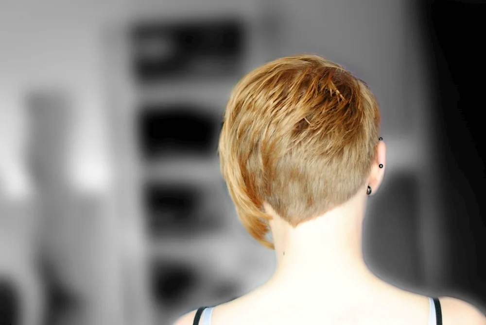 Bob kare with raised nape