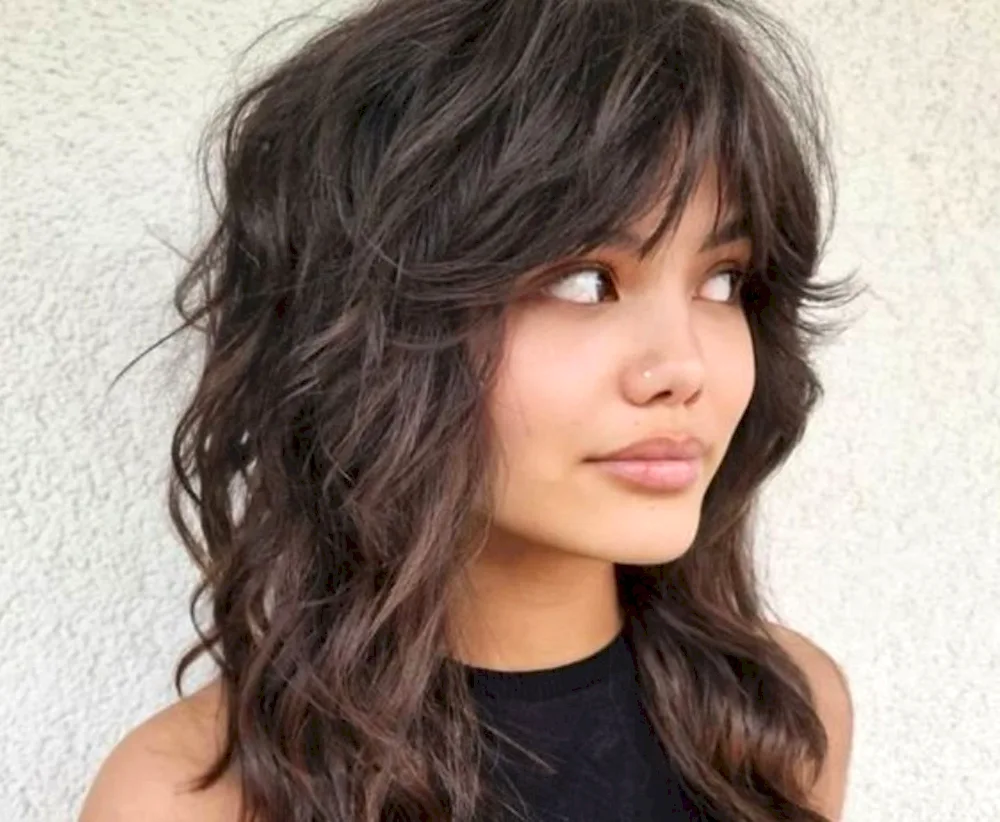 Middle hair haircuts 2023
