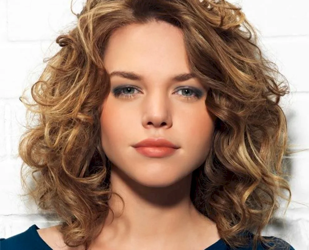 Curly hairstyles for medium hair