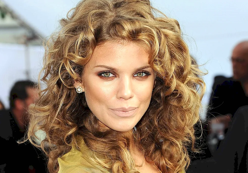 Jennifer Lopez curly