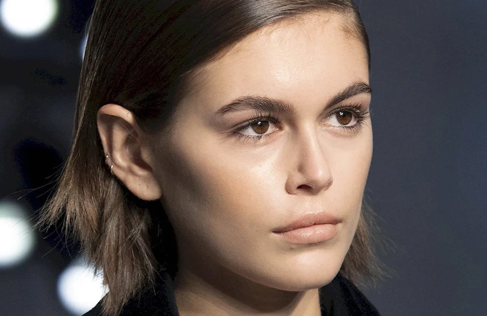 Middle parted hairstyles for women
