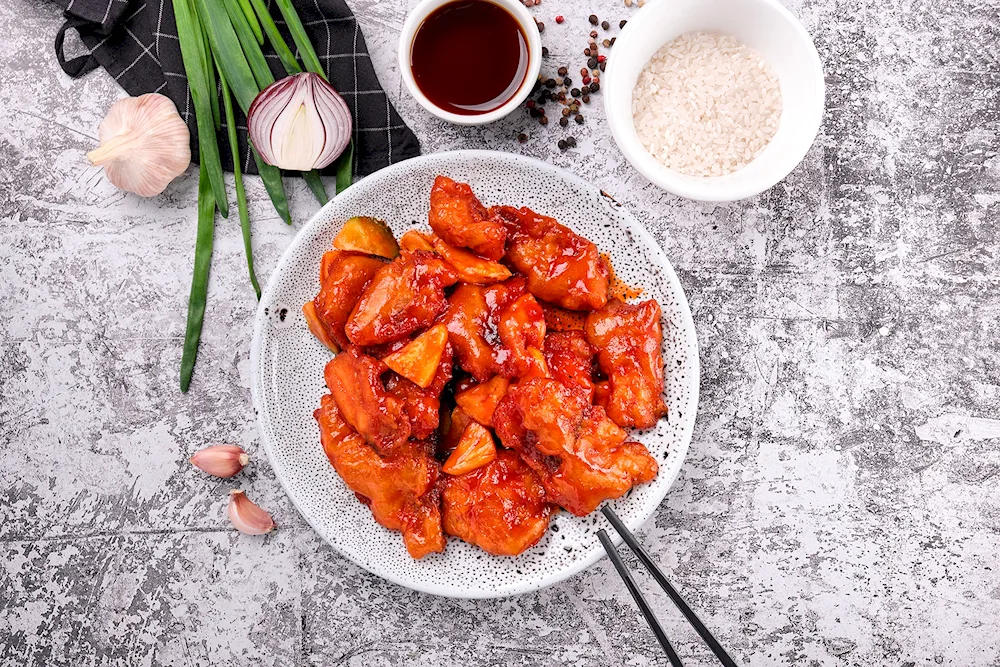 Chicken in sweet and sour sauce with sesame seeds