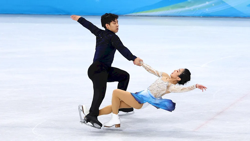 Sui Han figure skaters