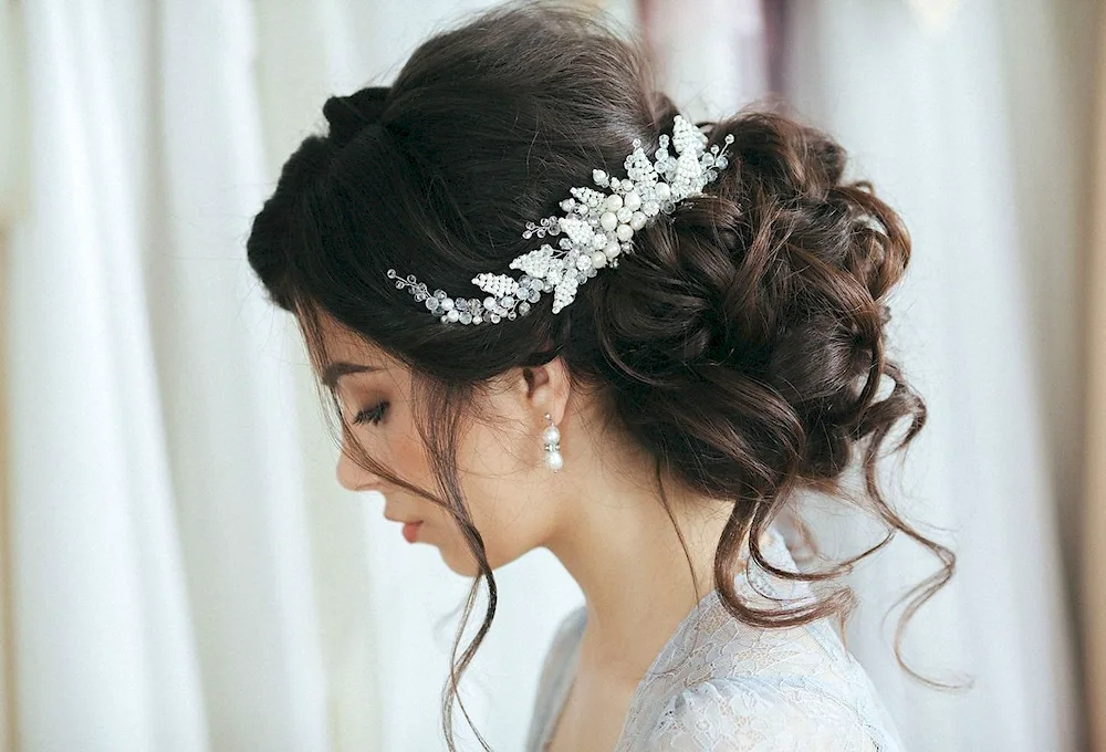 Diadema with veil for bride