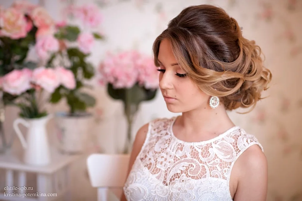 Evening hairstyles for rare hair