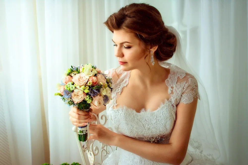 Wedding hairstyles for full girls