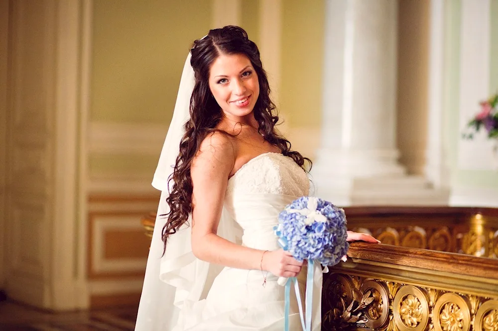 Wedding hairstyles on long hair with veil