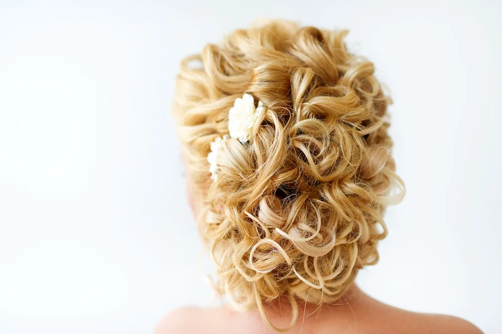 Wedding hairstyles for curly hair