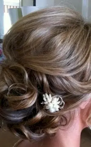 Wedding hairstyles for shoulder-length hair