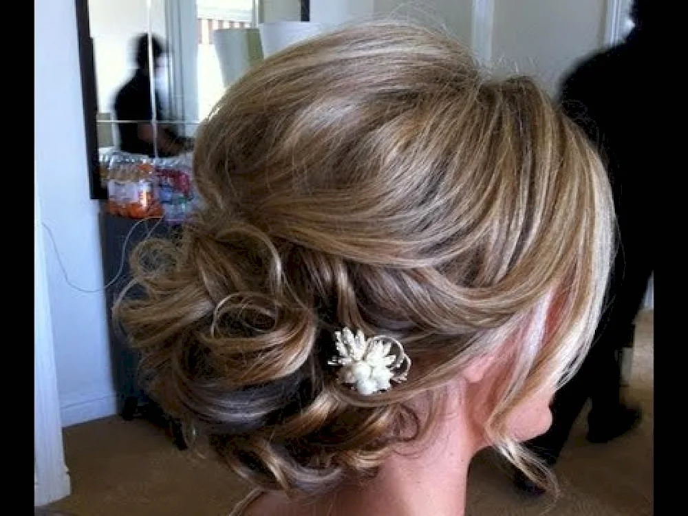 Wedding hairstyles for shoulder-length hair