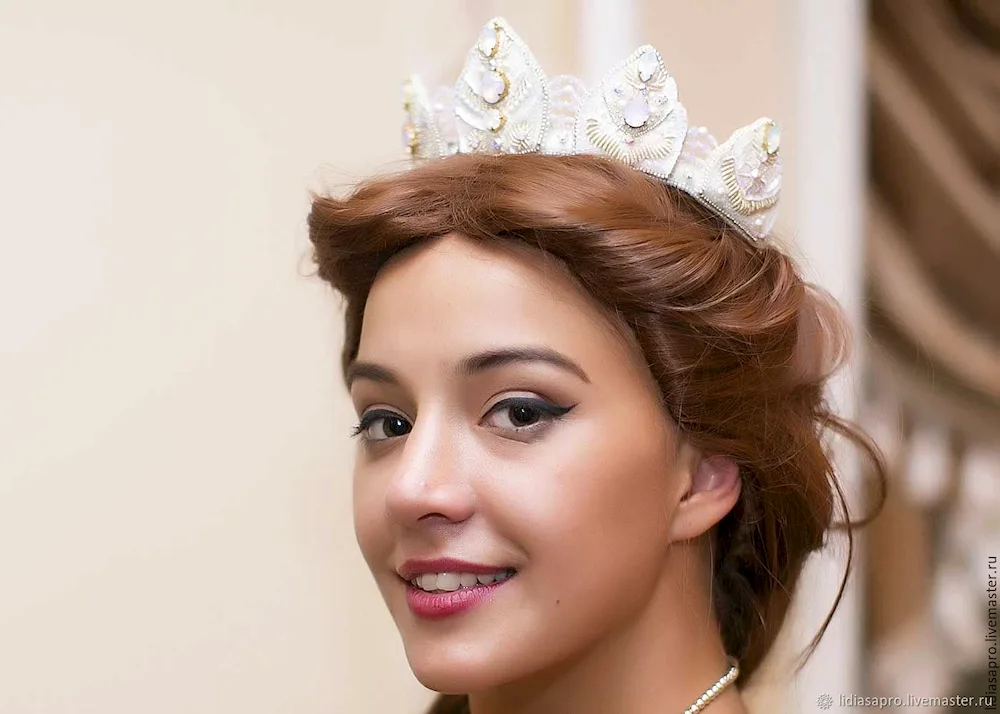 Wedding hairstyles with crown