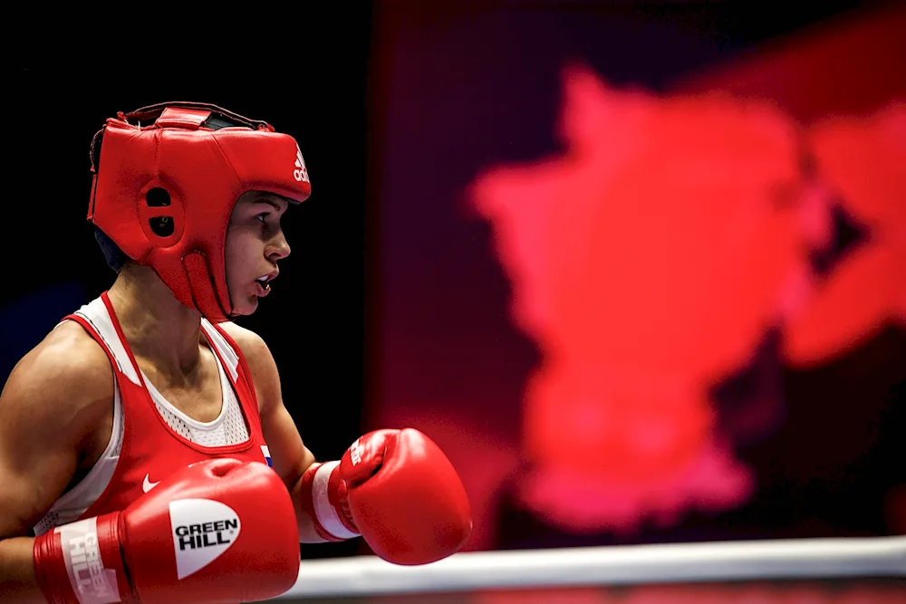 Ornella Heteeva boxing