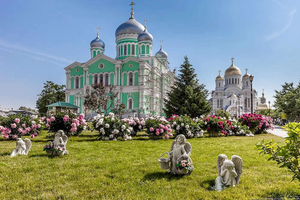 Saint Trinity Seraphim-Diveyevsky Monastery. Diveyevsky Monastery