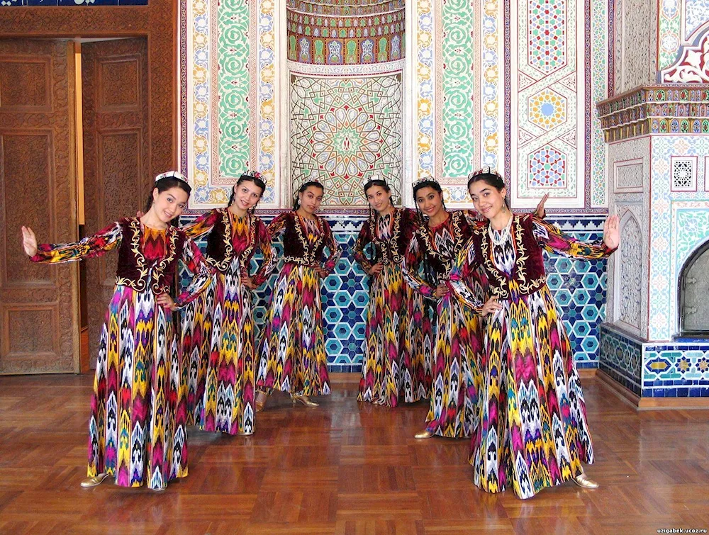 Tajik national costume Joma