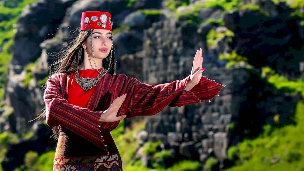 Taraz Armenian national costume