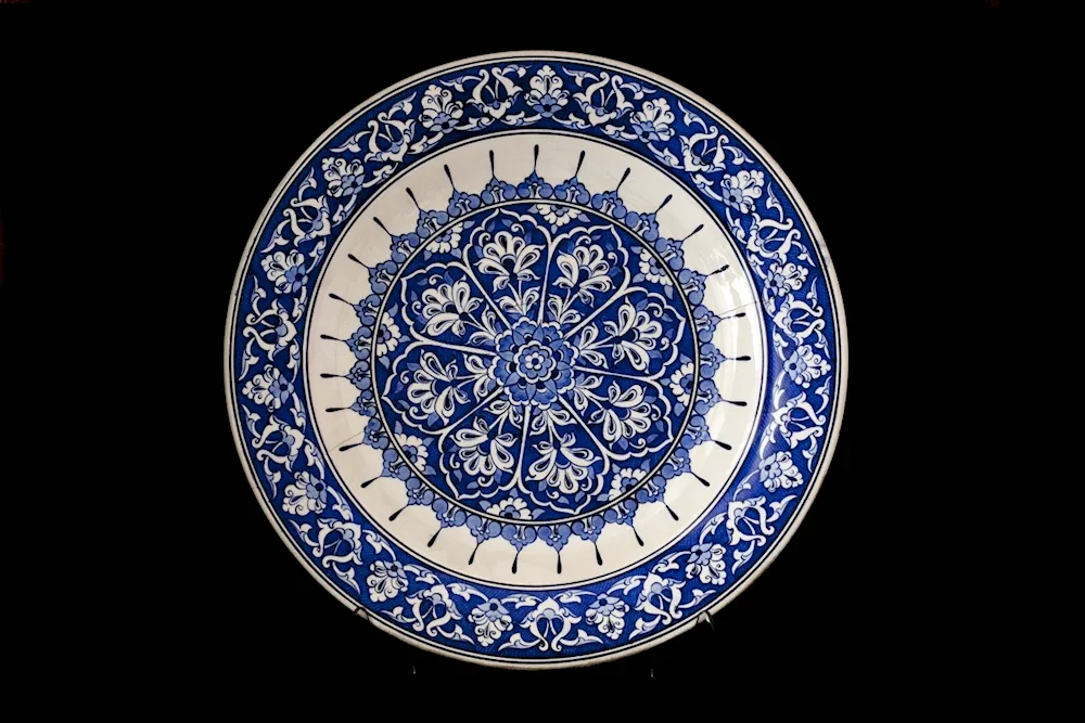 Plate with ornament