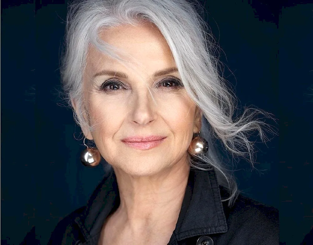 Devushka with white hair