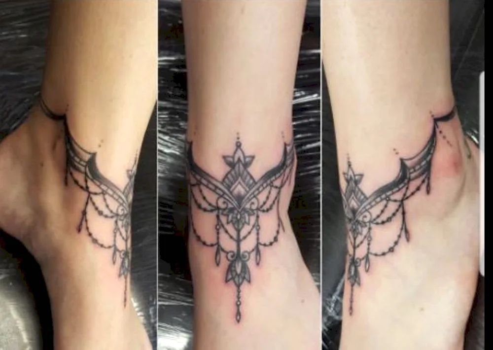 Tattoo bracelet on the leg