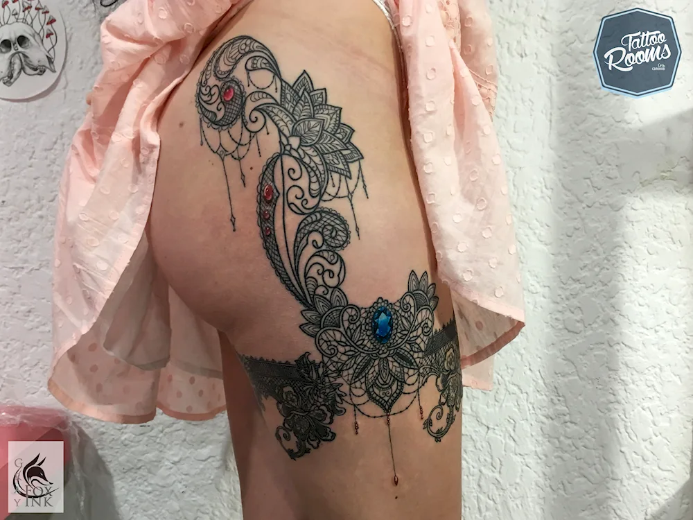 Tattoo on the thigh women's