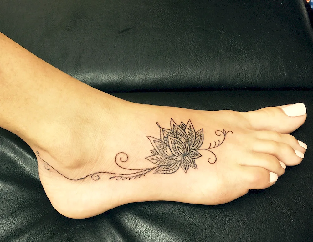 Tattoo on the leg