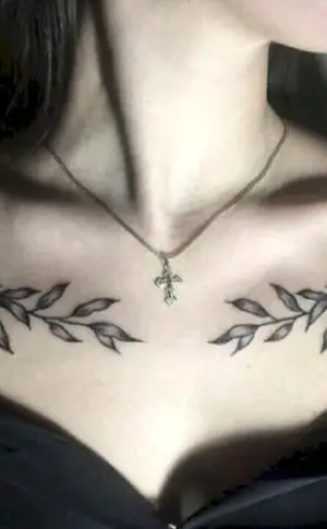 Tattoo on collarbone