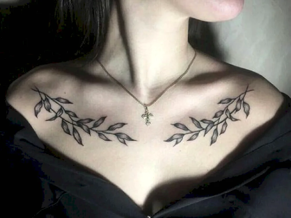 Tattoo on collarbone