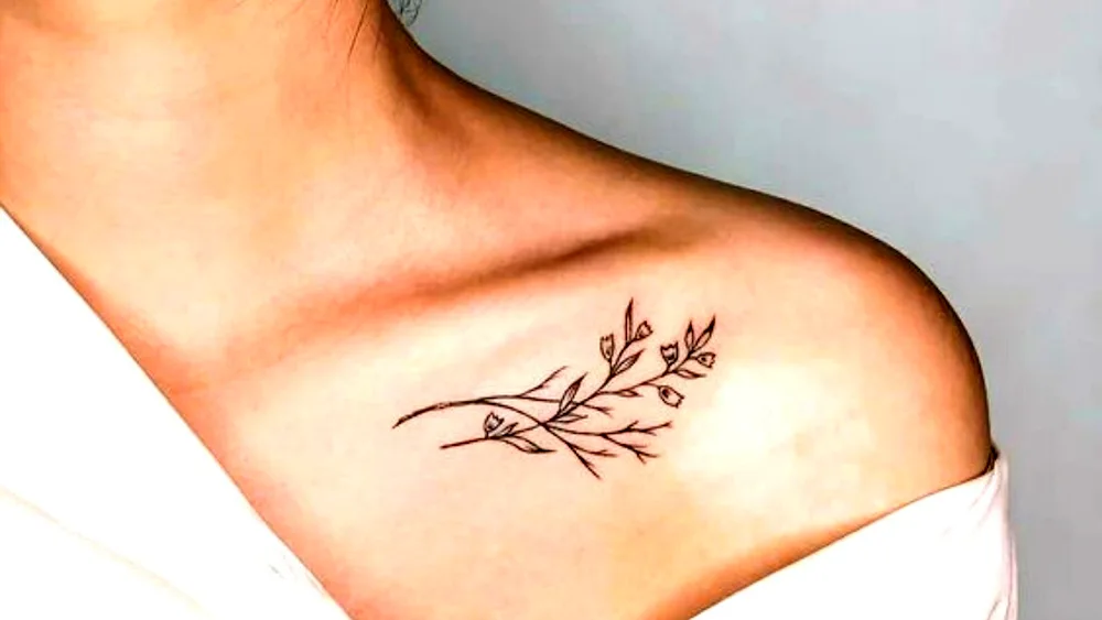 Tattoo on collarbone