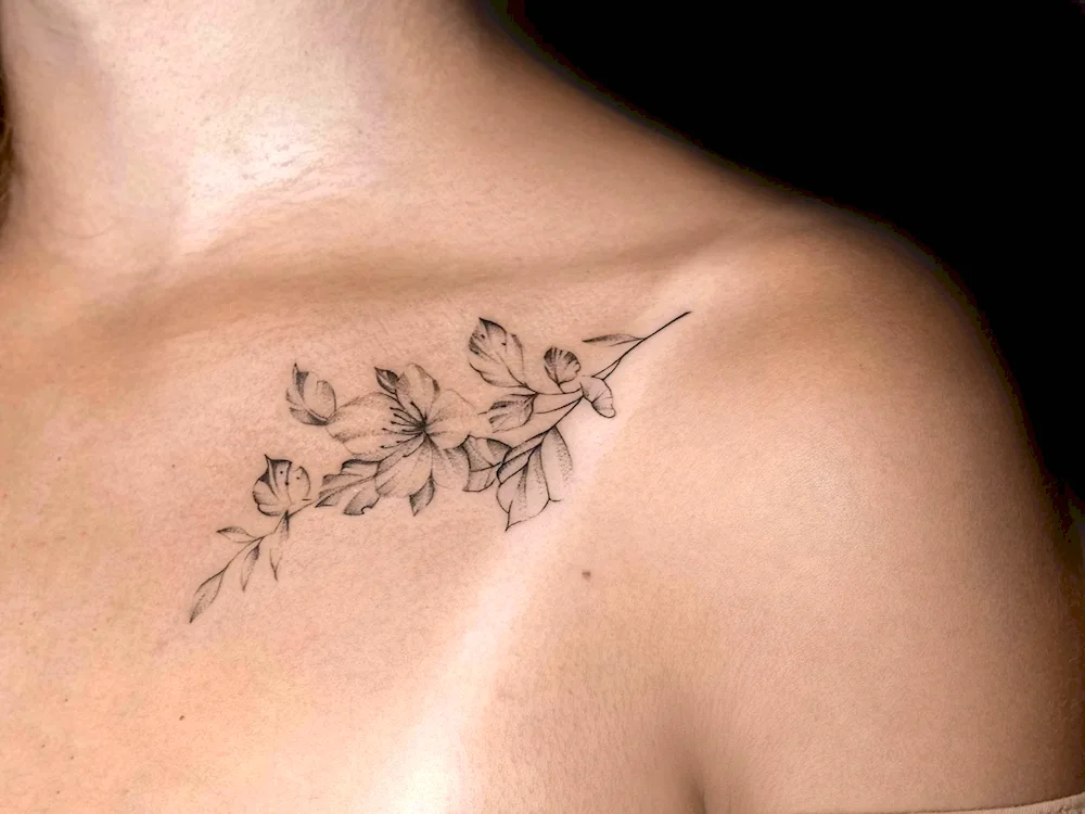 Tattoo on collarbone