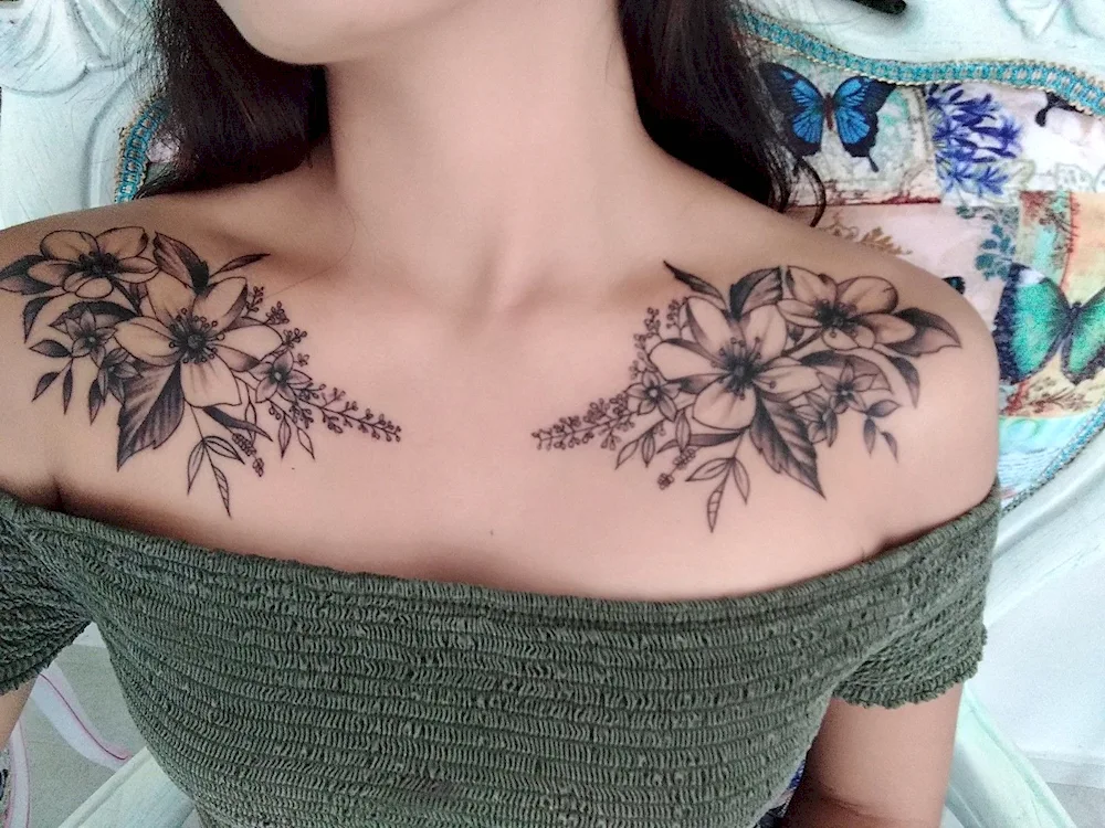 Tattoo on collarbone