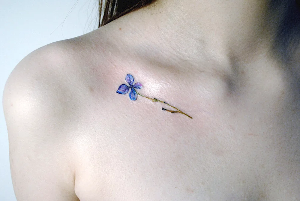 Tattoo on collarbone for girls