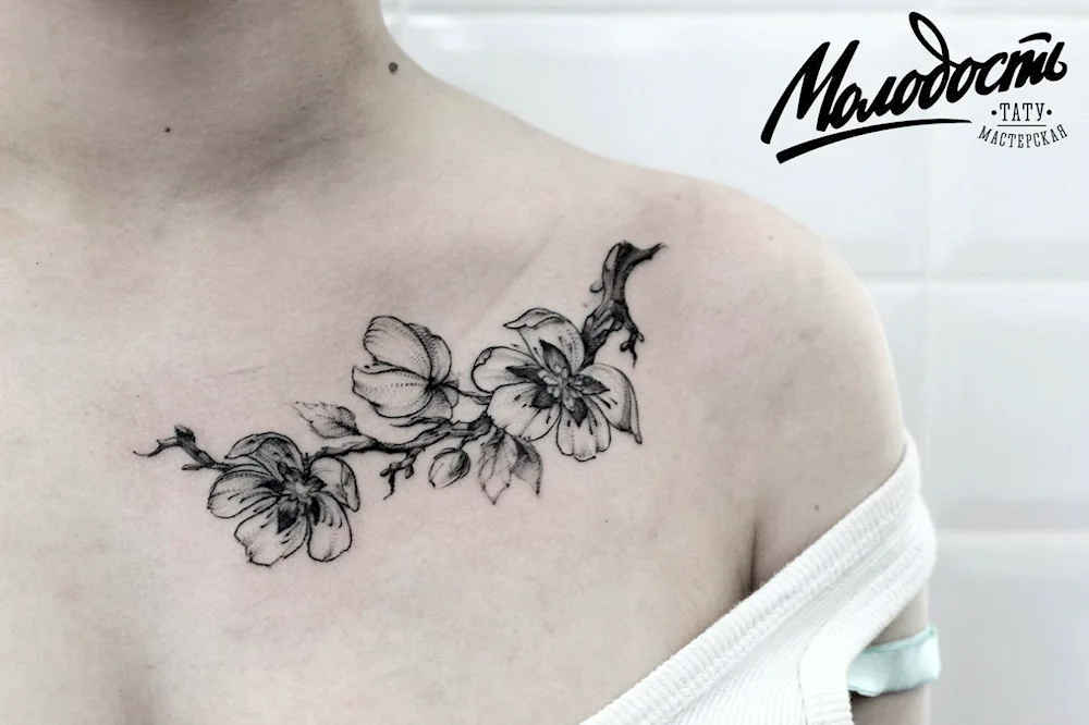 Tattoo on collarbone