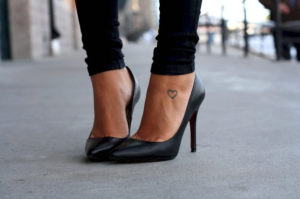 Tattoos on the foot for girls