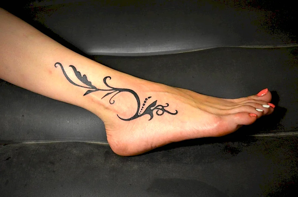 Tattoo on the leg