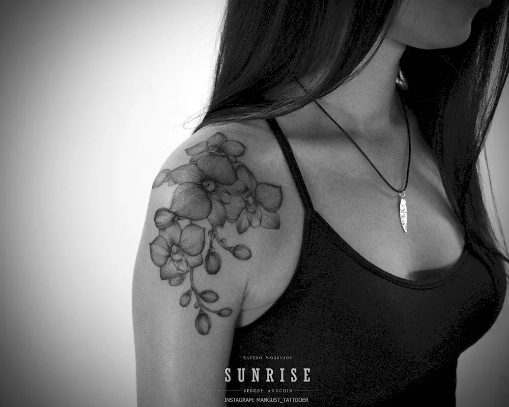 Shoulder tattoos for women