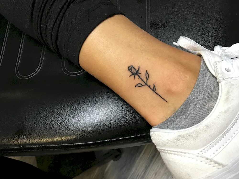 Tattoo on the leg