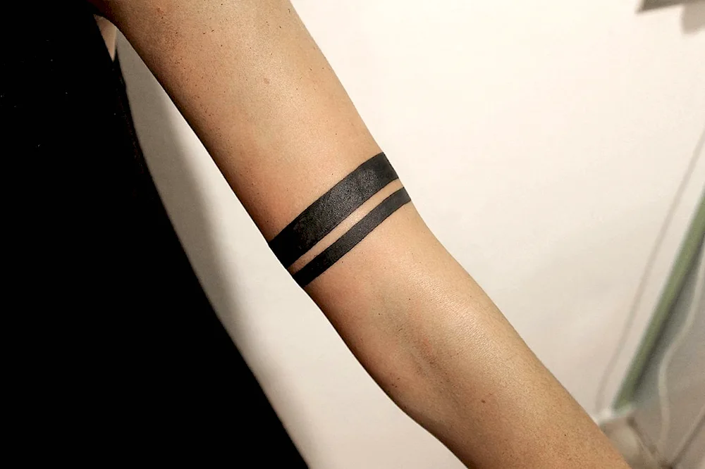 Tatu lines on the arm