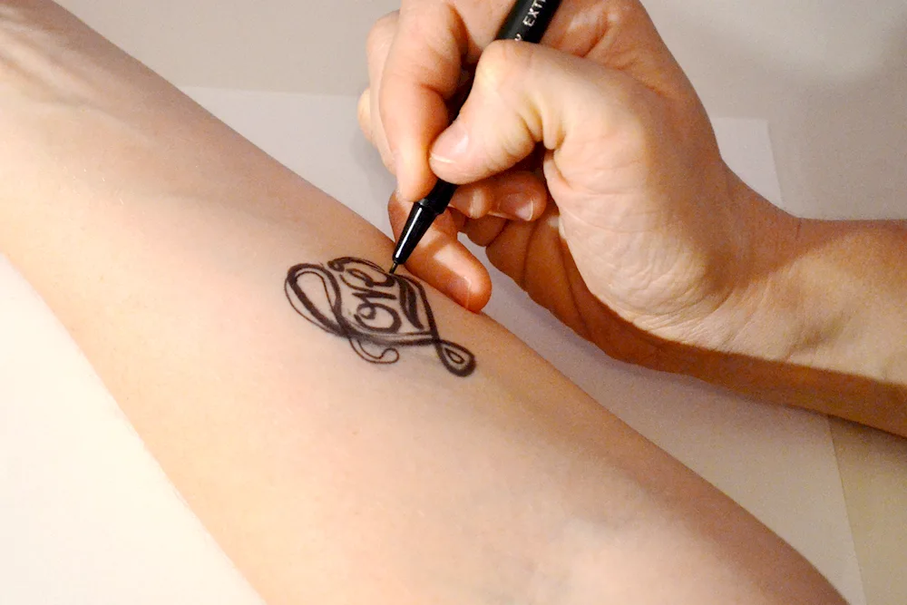 Hand henna tattoos