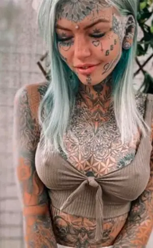 Tattooed Amber Luke