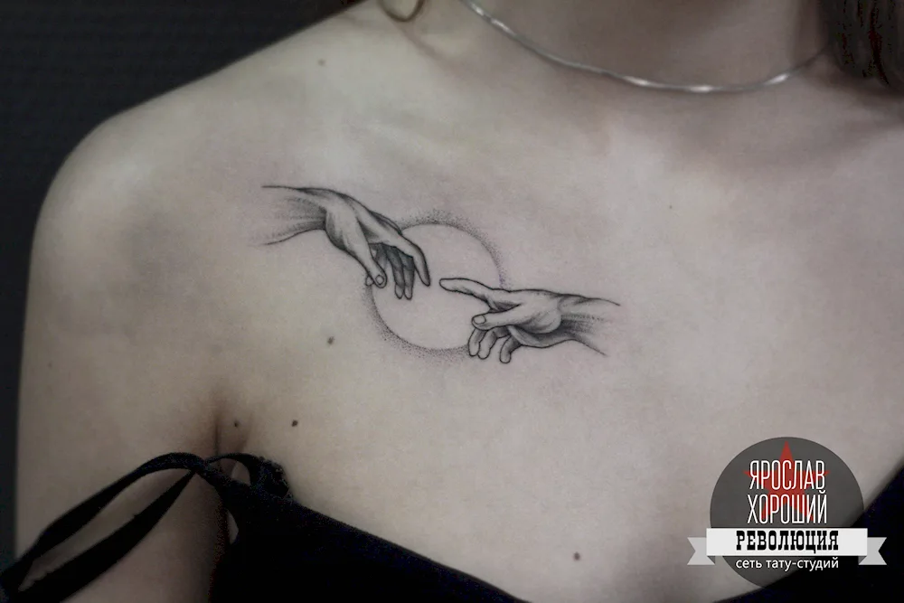 Tattoo on collarbone