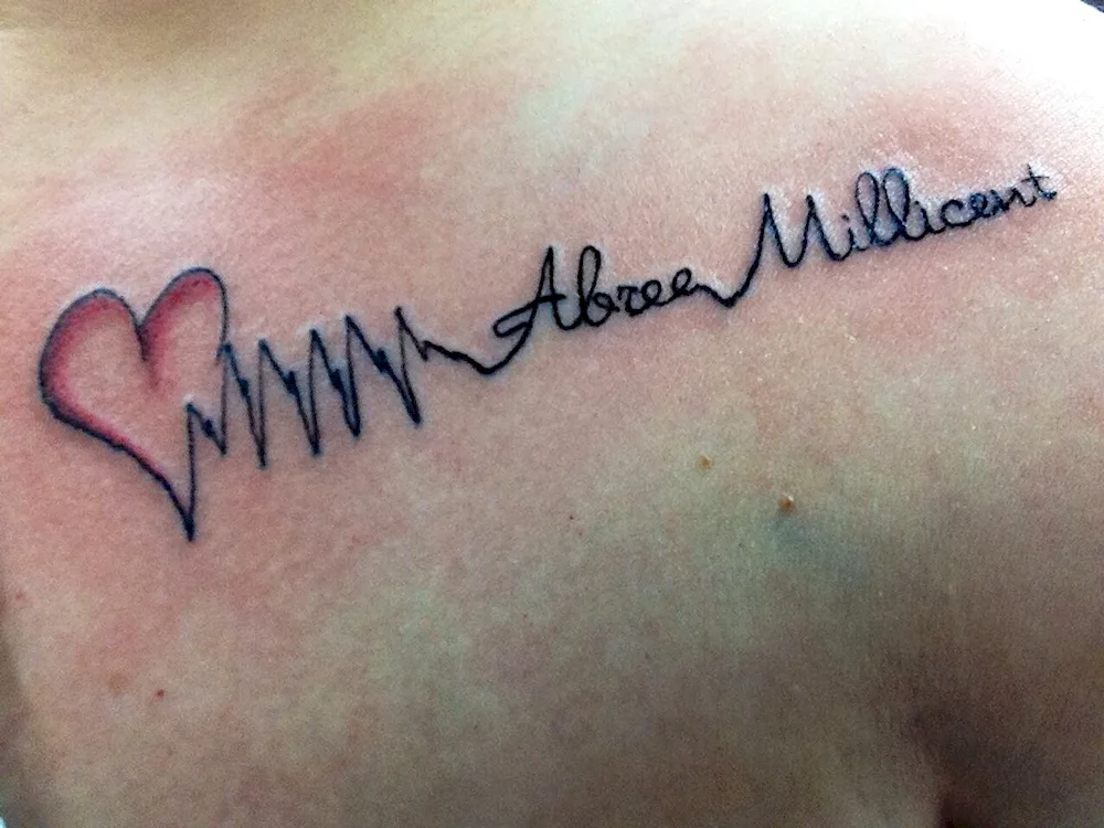 Tattoo in the form of a cardiogram