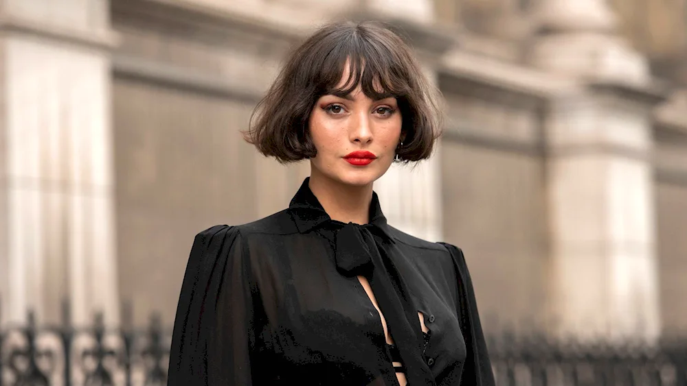 Gradulated bob with asymmetry