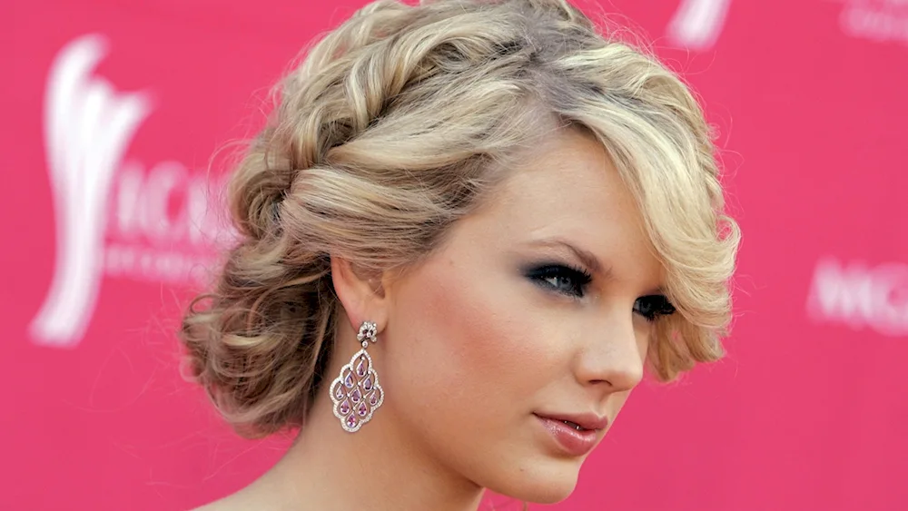 Taylor Swift bob hairstyles