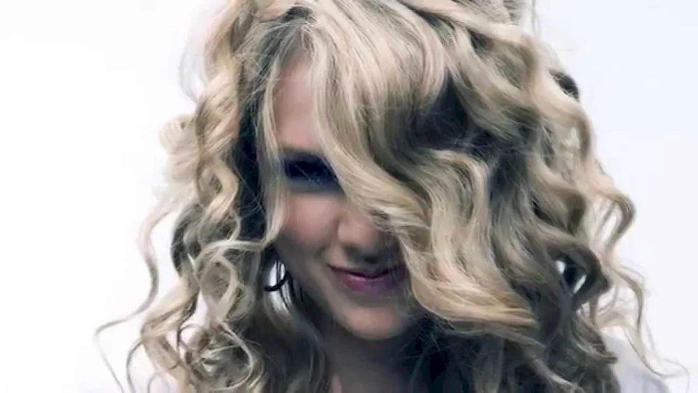 Taylor Swift with long hair