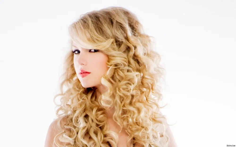 Taylor Swift with curls