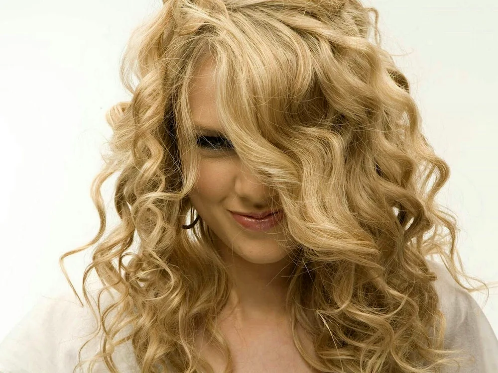 Taylor Swift with curls