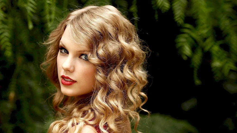 Taylor Swift with curls