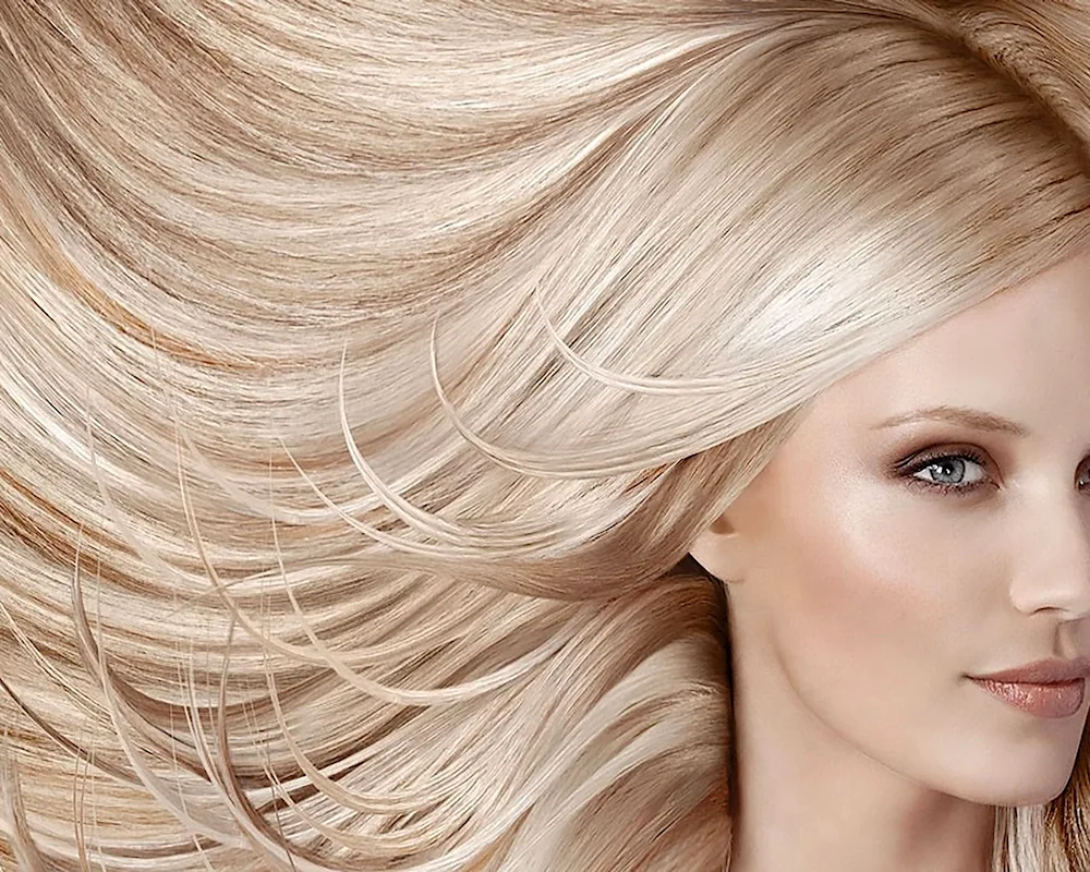 Warm blond Goldwell.
