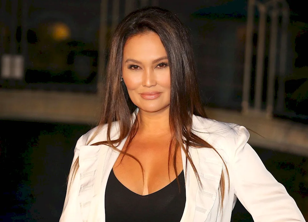 Tia Carrere